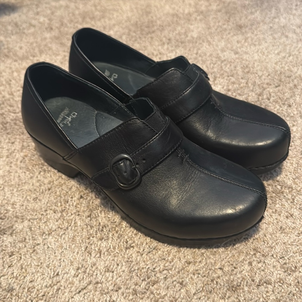 Black Leather Danskos size 39 (8.5) women’s